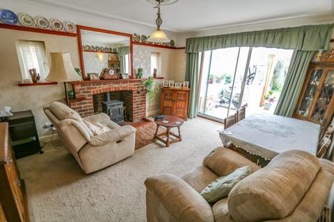 17 Beech Grove, Hayling Island, PO11 9DP