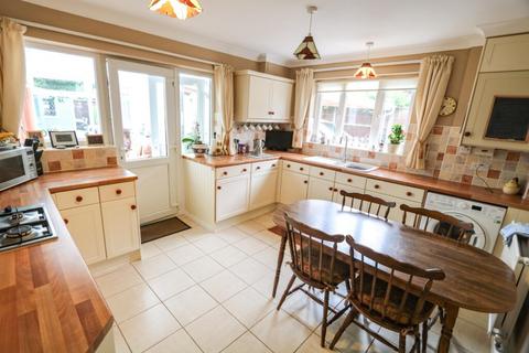 17 Beech Grove, Hayling Island, PO11 9DP