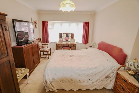 17 Beech Grove, Hayling Island, PO11 9DP