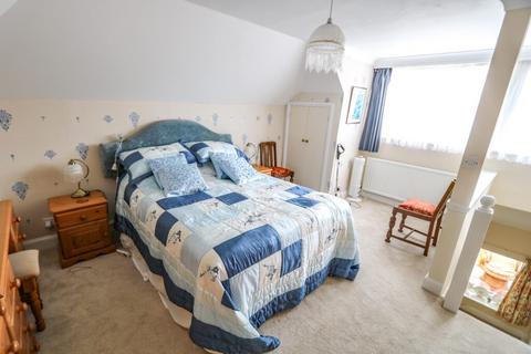 17 Beech Grove, Hayling Island, PO11 9DP