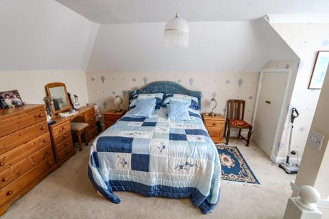 17 Beech Grove, Hayling Island, PO11 9DP