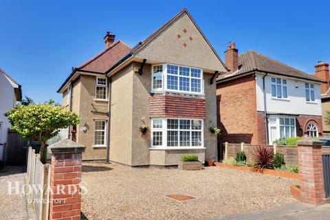 3 bedroom detached house for sale, Corton Road, Lowestoft