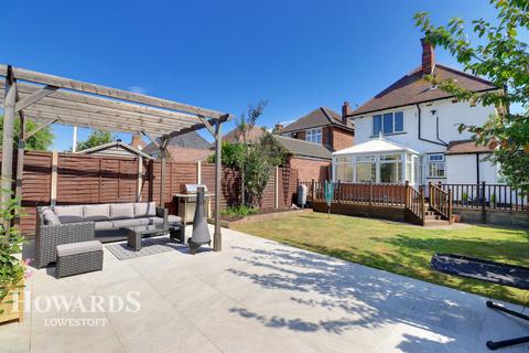 3 bedroom detached house for sale, Corton Road, Lowestoft