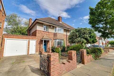 3 bedroom semi-detached house for sale, Canvey Road, Leigh-On-Sea SS9