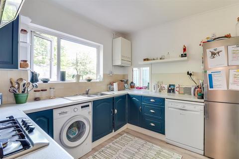 3 bedroom semi-detached house for sale, Canvey Road, Leigh-On-Sea SS9