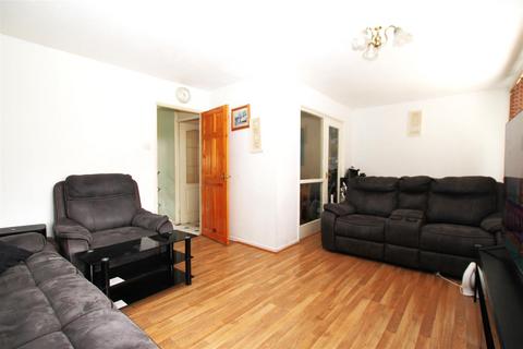 3 bedroom end of terrace house to rent, Westmoreland Close, Aldersbrook, E12