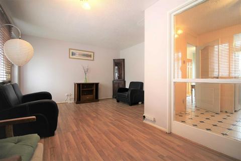 3 bedroom end of terrace house to rent, Westmoreland Close, Aldersbrook, E12