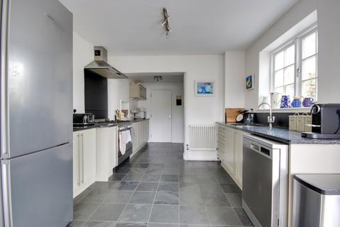 Peartree Cottage Bowling Green, Pennington, Lymington, SO41 8LQ