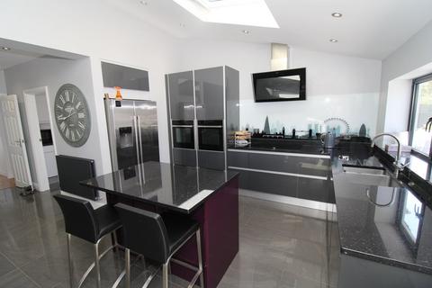 25 Pickhurst Mead, Bromley, BR2 7QP
