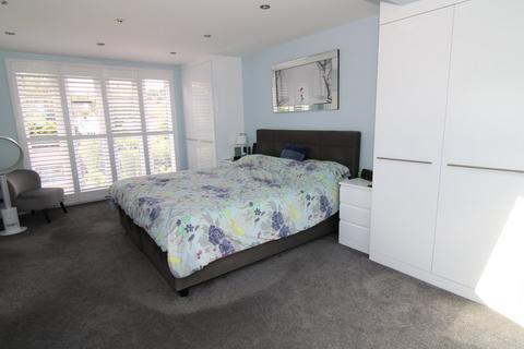 25 Pickhurst Mead, Bromley, BR2 7QP