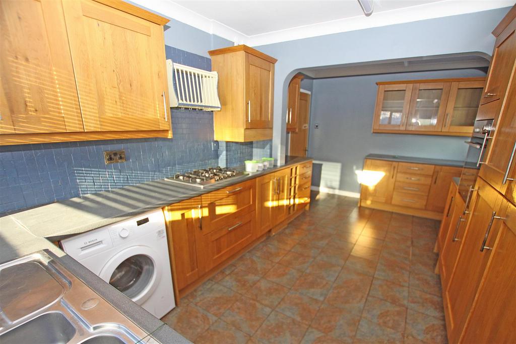 Kitchen b.jpg