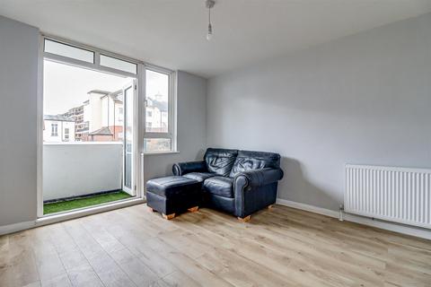 2 bedroom flat for sale, London Road, Westcliff-On-Sea SS0