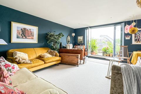 2 bedroom flat for sale, The Quays, Cumberland Road, Bristol, BS1