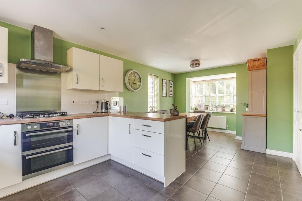 Kitchen diner a.jpg