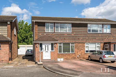 8 Oakdene Close, Hornchurch, RM11 1HD