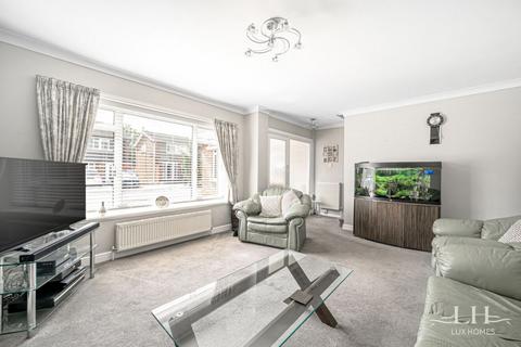8 Oakdene Close, Hornchurch, RM11 1HD