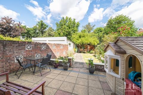 8 Oakdene Close, Hornchurch, RM11 1HD