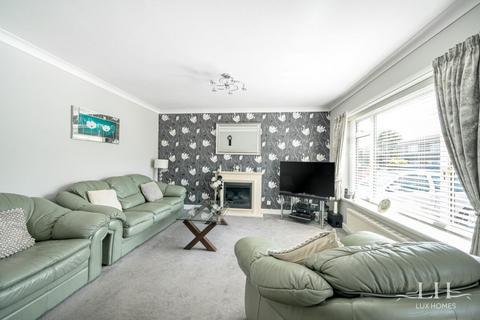 8 Oakdene Close, Hornchurch, RM11 1HD