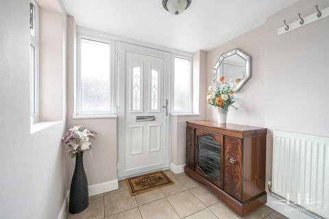8 Oakdene Close, Hornchurch, RM11 1HD
