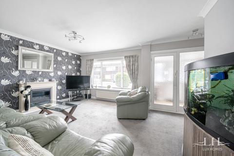 8 Oakdene Close, Hornchurch, RM11 1HD