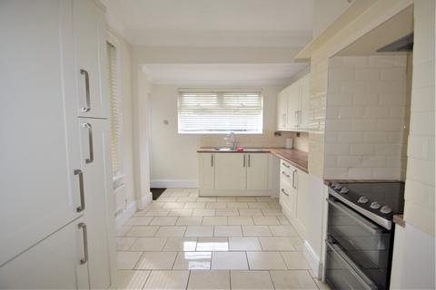 3 bedroom terraced house to rent, Vernon Road, Hampshire PO3