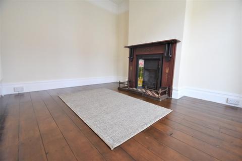 3 bedroom terraced house to rent, Vernon Road, Hampshire PO3