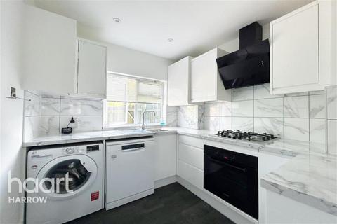 3 bedroom end of terrace house to rent, Carlyon Avenue, Harrow, HA2