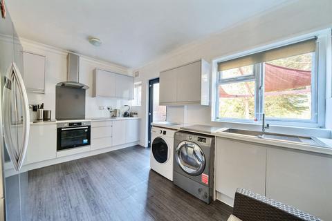 3 bedroom terraced house for sale, Mayeswood Road, London