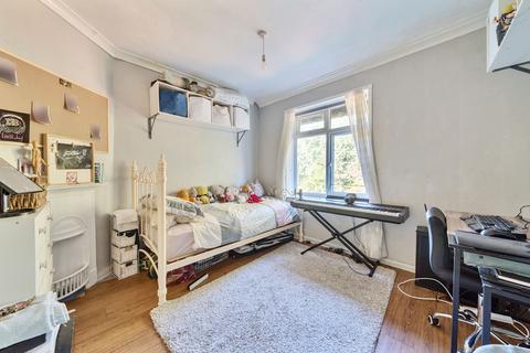 34 Mayeswood Road, London, SE12 9RP