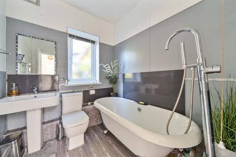 34 Mayeswood Road, London, SE12 9RP
