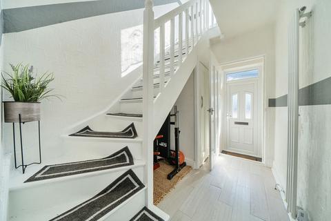 34 Mayeswood Road, London, SE12 9RP