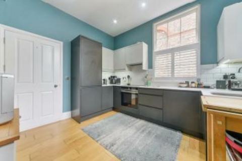 2 bedroom flat for sale, Ashley Road, Epsom, Surrey, KT18 5AZ