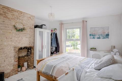 2 bedroom end of terrace house for sale, London Road, Bishop's Stortford, Hertfordshire, CM23