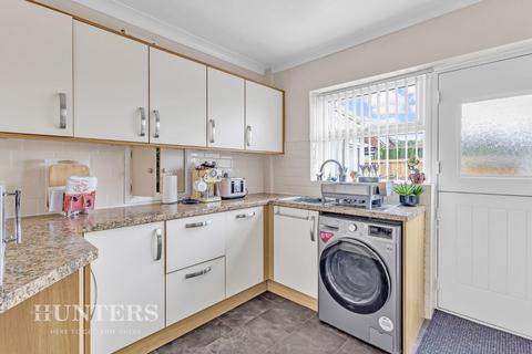 3 bedroom end of terrace house for sale, Smithy Bridge Road, Smithy Bridge, OL15 0BQ