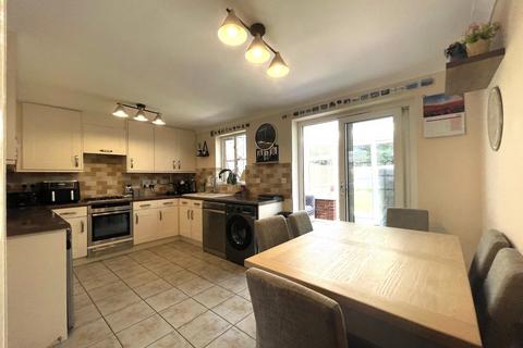 32 Cranes Meadow, Harleston, IP20 9BY