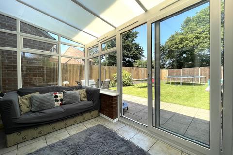 32 Cranes Meadow, Harleston, IP20 9BY