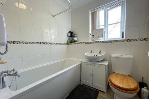 32 Cranes Meadow, Harleston, IP20 9BY
