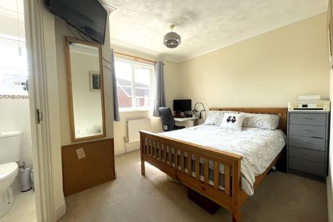 32 Cranes Meadow, Harleston, IP20 9BY
