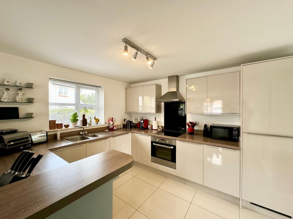 Breakfast kitchen &amp; dining room