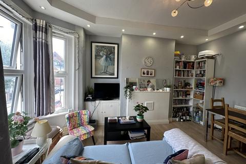 2 bedroom flat to rent, Huddlestone, Willesden Green