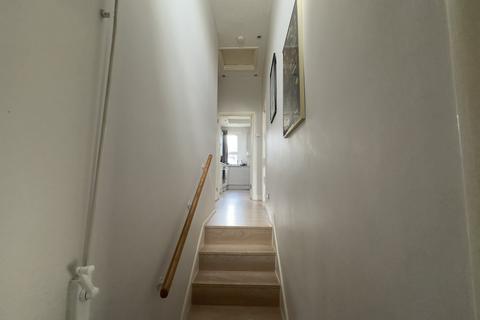 2 bedroom flat to rent, Huddlestone, Willesden Green