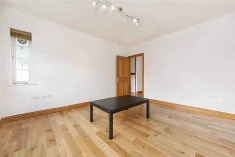 2 bedroom flat to rent, Ossulton Way, London N2