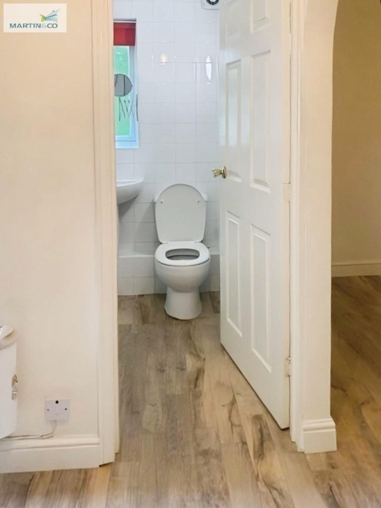 Ced0e8f1-Hollies 20court 20bathroom 202