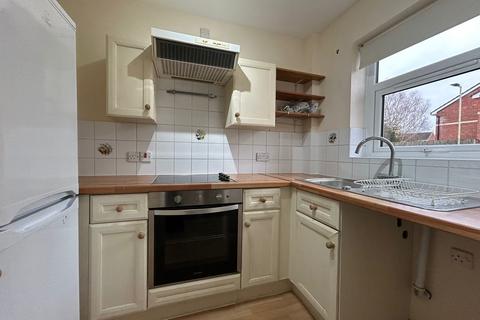 2 bedroom terraced house to rent, Huntley Close, Gloucester