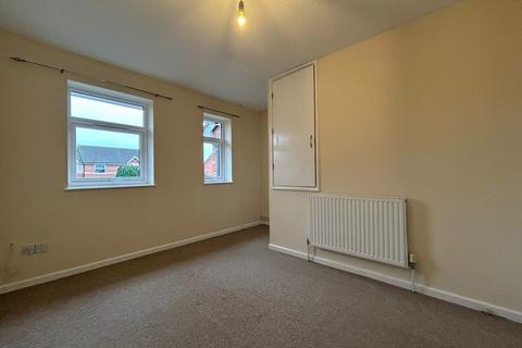 2 bedroom terraced house to rent, Huntley Close, Gloucester