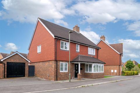 4 bedroom detached house for sale, Blunden Way, Horley