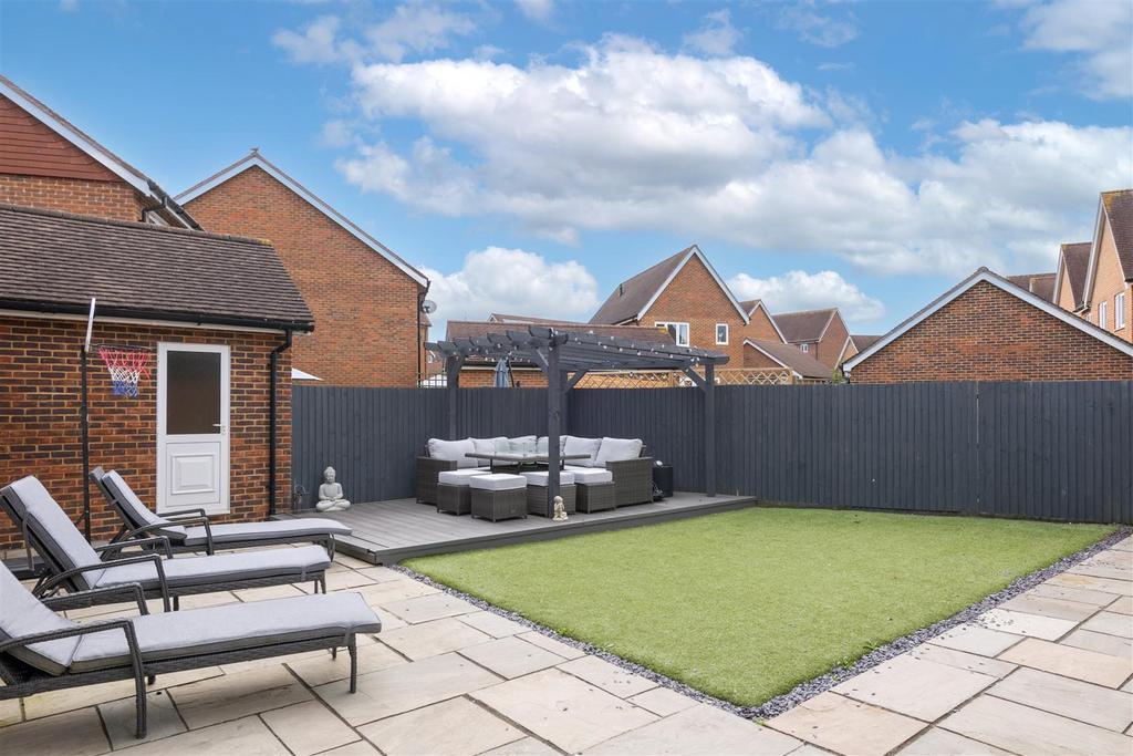 13 Blunden Way externals.jpg