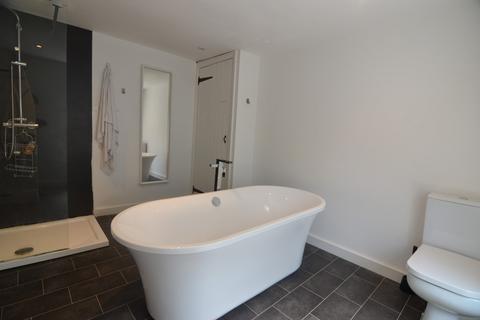 4 bedroom apartment to rent, Coburg Place, Weymouth