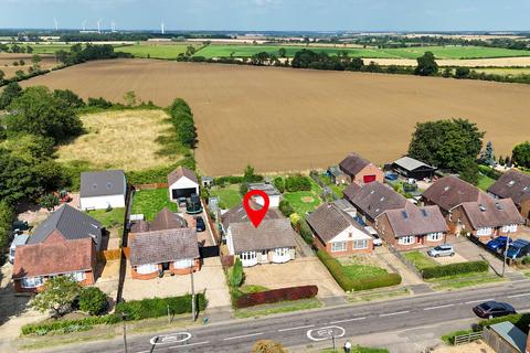 3 bedroom detached bungalow for sale, Newton Road, Rushden NN10