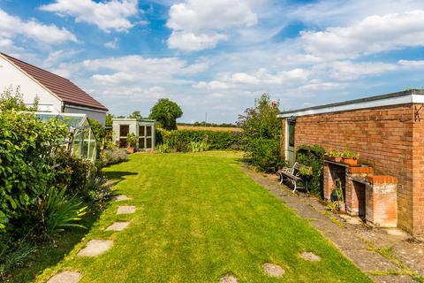 3 bedroom detached bungalow for sale, Newton Road, Rushden NN10